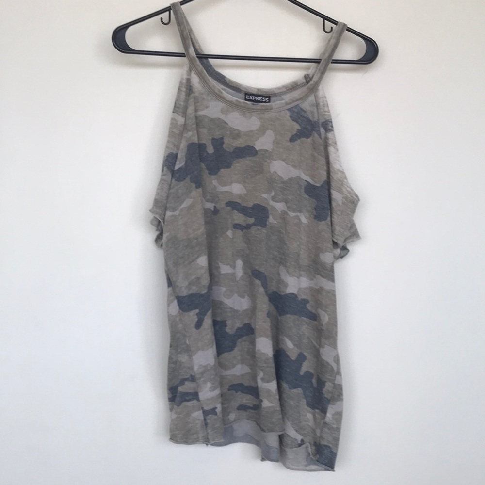 Express camo cut out sleeve t sz L